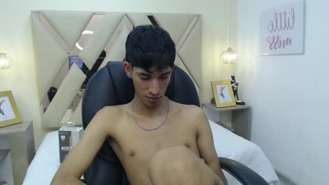 Snapshot of ferphoenix_ chatting on 03.11.25 FER PHOENIX online show from 03.11.25