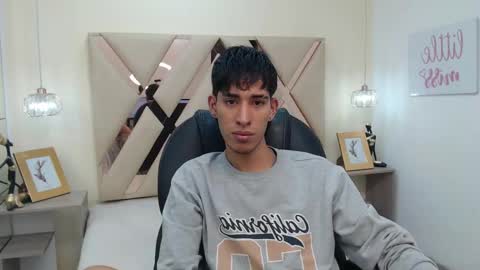 Snapshot of ferphoenix_ chatting on 03.12.25 FER PHOENIX online show from 03.12.25