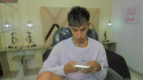 Snapshot of ferphoenix_ chatting on 10.08.25 FER PHOENIX online show from 10.08.25