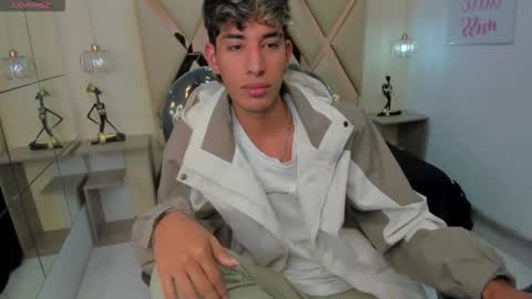 Snapshot of ferphoenix_ chatting on 10.15.25 FER PHOENIX online show from 10.15.25