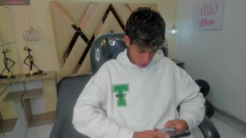 Snapshot of ferphoenix_ chatting on 10.21.25 FER PHOENIX online show from 10.21.25