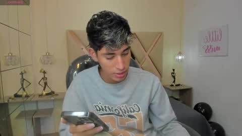 Snapshot of ferphoenix_ chatting on 10.22.25 FER PHOENIX online show from 10.22.25