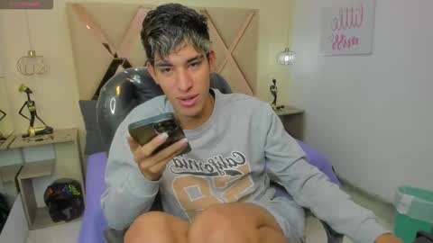 Snapshot of ferphoenix_ chatting on 10.29.25 FER PHOENIX online show from 10.29.25