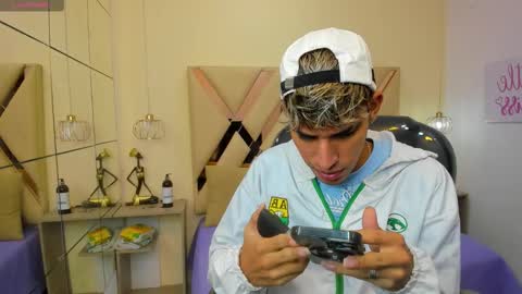 Snapshot of ferphoenix_ chatting on 11.09.25 FER PHOENIX online show from 11.09.25