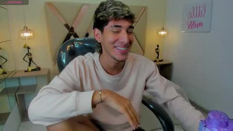 Snapshot of ferphoenix_ chatting on 11.21.25 FER PHOENIX online show from 11.21.25