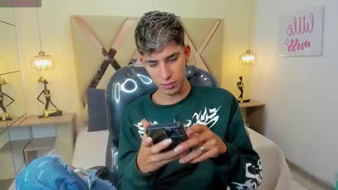 Snapshot of ferphoenix_ chatting on 11.23.25 FER PHOENIX online show from 11.23.25