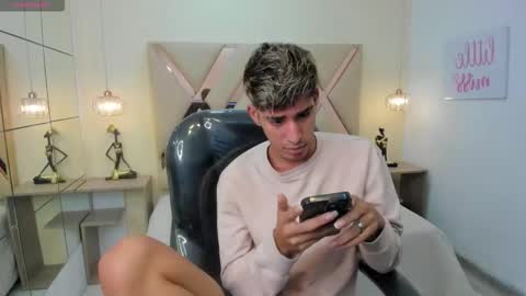 Snapshot of ferphoenix_ chatting on 12.04.25 FER PHOENIX online show from 12.04.25