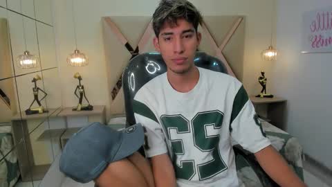 Snapshot of ferphoenix_ chatting on 12.15.25 FER PHOENIX online show from 12.15.25