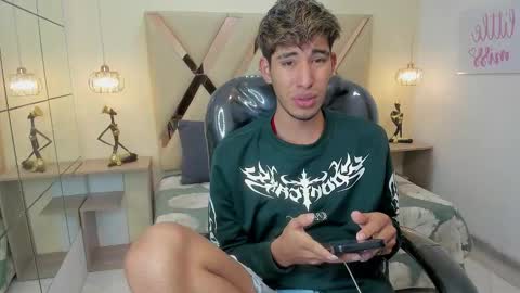 Snapshot of ferphoenix_ chatting on 12.17.25 FER PHOENIX online show from 12.17.25