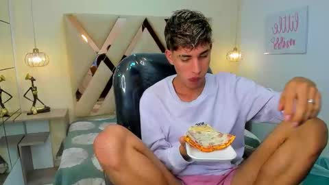 Snapshot of ferphoenix_ chatting on 12.19.25 FER PHOENIX online show from 12.19.25