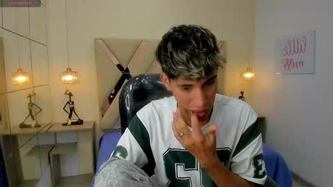 Snapshot of ferphoenix_ chatting on 02.25.26 FER PHOENIX online show from 02.25.26