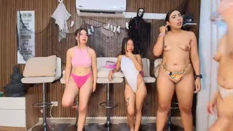 Snapshot of fetishcouples chatting on 10.25.25 alice and samm online show from 10.25.25