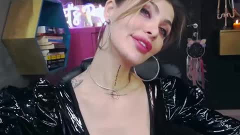 Snapshot of fetishsarah chatting on 02.27.25 Sarah online show from 02.27.25