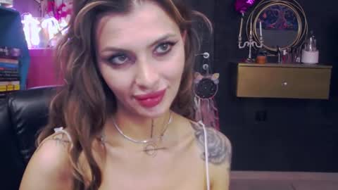 Snapshot of fetishsarah chatting on 03.11.25 Sarah online show from 03.11.25