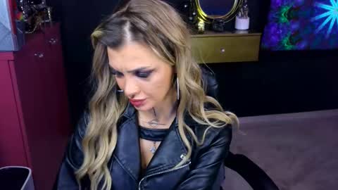 Snapshot of fetishsarah chatting on 10.20.25 Sarah online show from 10.20.25