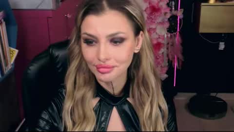 Snapshot of fetishsarah chatting on 11.01.25 Sarah online show from 11.01.25