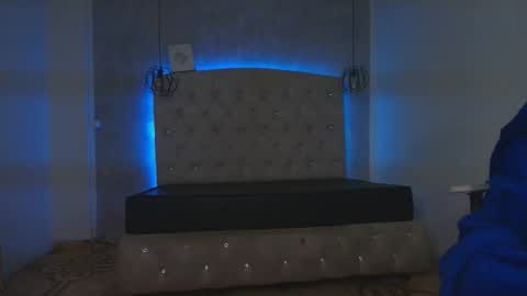   online show from 10.08.25