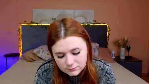 Snapshot of fiery_foxy chatting on 11.09.25 Mabel online show from 11.09.25