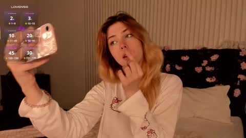 Snapshot of fieryfeline chatting on 09.11.25 Filla online show from 09.11.25