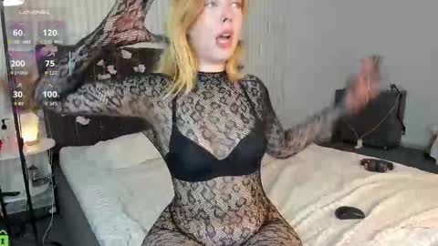 Snapshot of fieryfeline chatting on 09.12.25 Filla online show from 09.12.25