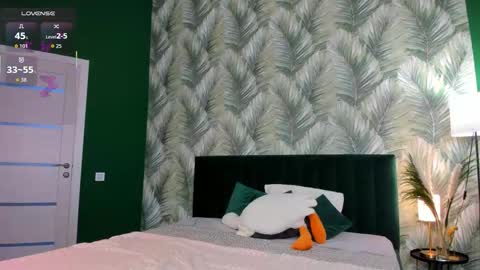 Snapshot of fieryfeline chatting on 10.10.25 Filla online show from 10.10.25