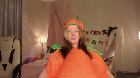 Snapshot of fieryfeline chatting on 10.31.25 Filla online show from 10.31.25