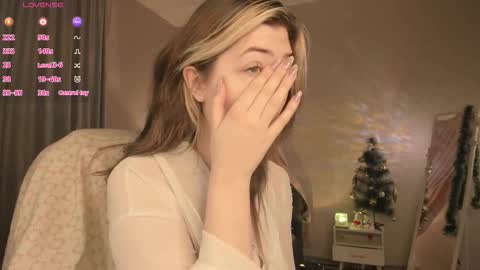 Snapshot of fieryfeline chatting on 11.30.25 Filla online show from 11.30.25