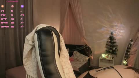 Snapshot of fieryfeline chatting on 12.04.25 Filla online show from 12.04.25