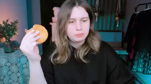 fiora online show from 02.28.25