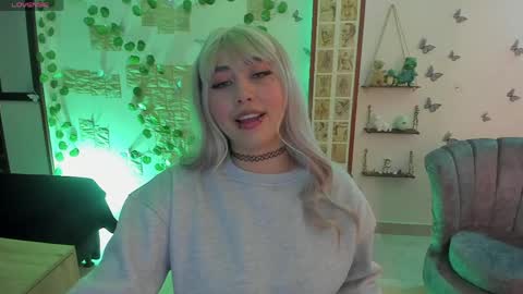 Snapshot of fiore_sanz chatting on 04.06.26 online show from 04.06.26