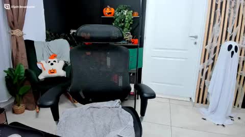 Kallisy online show from 10.31.25