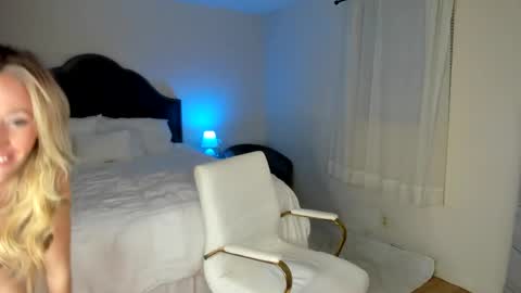 Snapshot of fitandfriskyfunxxx chatting on 12.08.24 Jamie or Frisky online show from 12.08.24