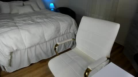 Snapshot of fitandfriskyfunxxx chatting on 12.18.24 Jamie or Frisky online show from 12.18.24