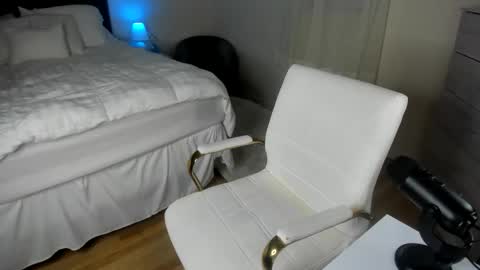 Snapshot of fitandfriskyfunxxx chatting on 01.13.25 Jamie or Frisky online show from 01.13.25