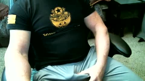 Snapshot of fitguy40 chatting on 01.06.25 fitguy40 online show from 01.06.25