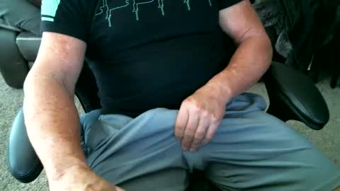 Snapshot of fitguy40 chatting on 03.04.25 fitguy40 online show from 03.04.25