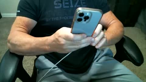 Snapshot of fitguy40 chatting on 11.28.25 fitguy40 online show from 11.28.25