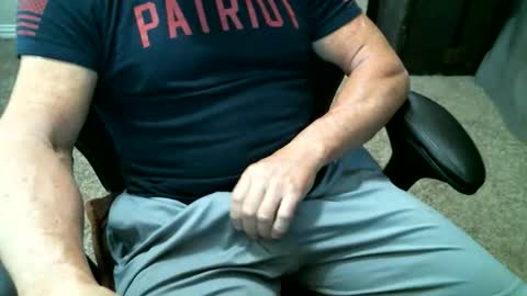 Snapshot of fitguy40 chatting on 11.29.25 fitguy40 online show from 11.29.25