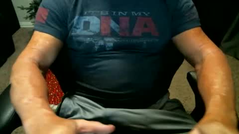 Snapshot of fitguy40 chatting on 12.17.25 fitguy40 online show from 12.17.25