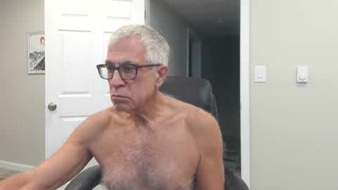 Snapshot of fitman999 chatting on 10.19.25 Jon online show from 10.19.25