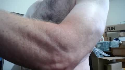 Snapshot of fitshow75 chatting on 09.17.25 Links in Bio below online show from 09.17.25