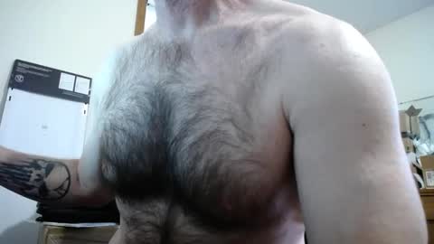 Snapshot of fitshow75 chatting on 11.07.25 Links in Bio below online show from 11.07.25