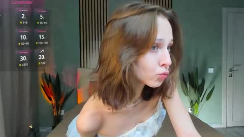 im Linda please give me thumbs up online show from 10.29.25