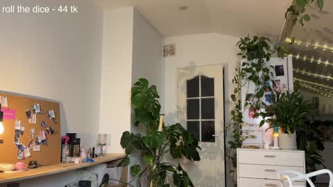 Snapshot of flaming_hotty chatting on 12.22.24 Eva online show from 12.22.24