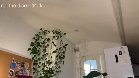 Snapshot of flaming_hotty chatting on 10.19.25 Eva online show from 10.19.25