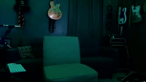 Snapshot of flanneldong chatting on 10.23.25 Flannel Dong online show from 10.23.25