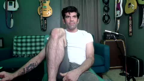 Snapshot of flanneldong chatting on 10.27.25 Flannel Dong online show from 10.27.25