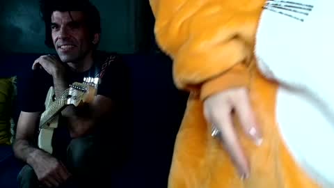 Snapshot of flanneldong chatting on 11.30.25 Flannel Dong online show from 11.30.25