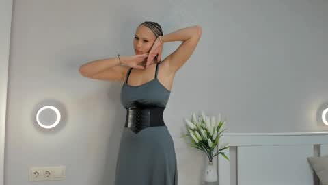 Snapshot of flirtbubble chatting on 09.29.25 Doloras online show from 09.29.25