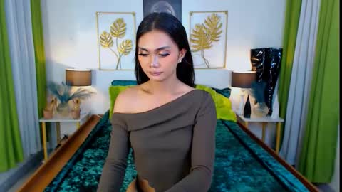 Snapshot of flirtymarga chatting on 09.18.25 Marga online show from 09.18.25